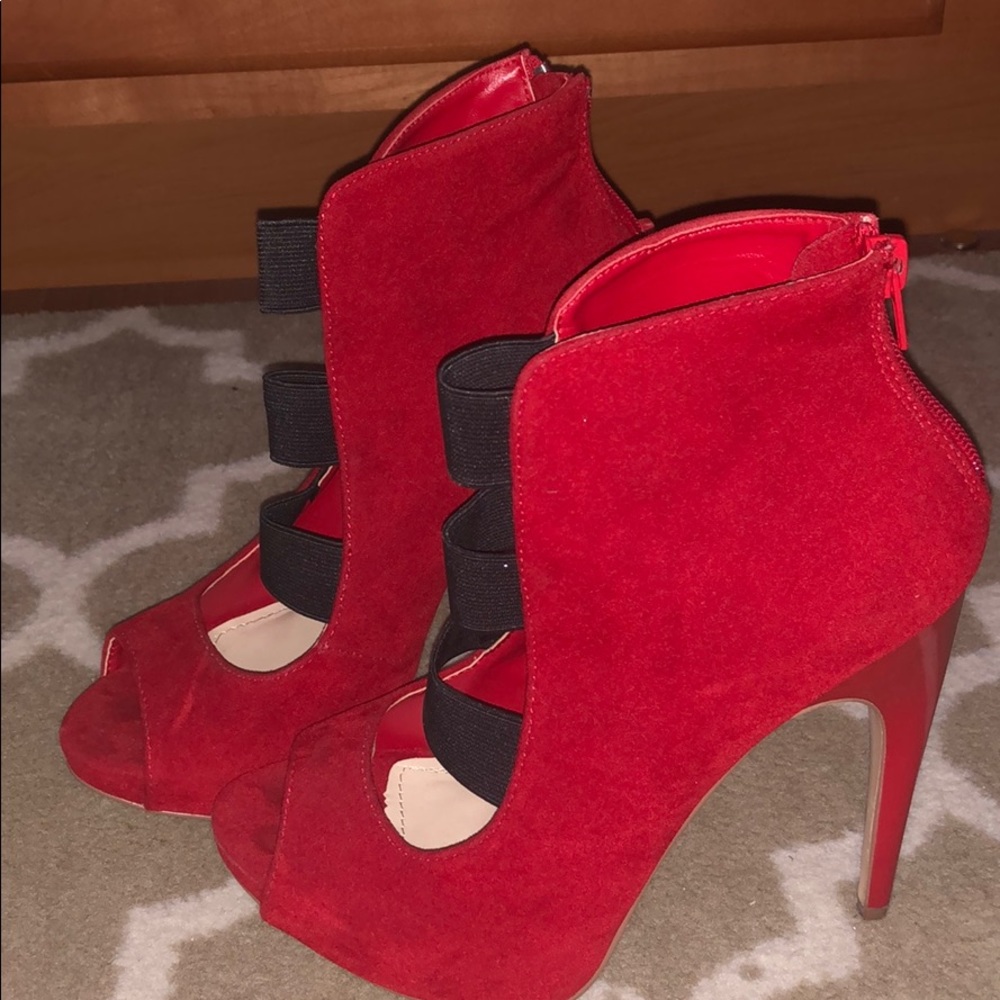 Red heels - Picture 2 of 3